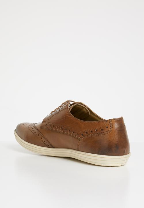 Base London - Perform burnished leather - tan 