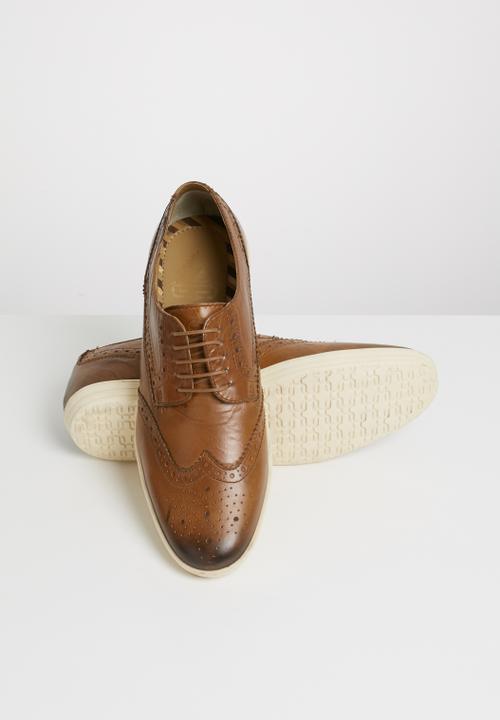 Base London - Perform burnished leather - tan 