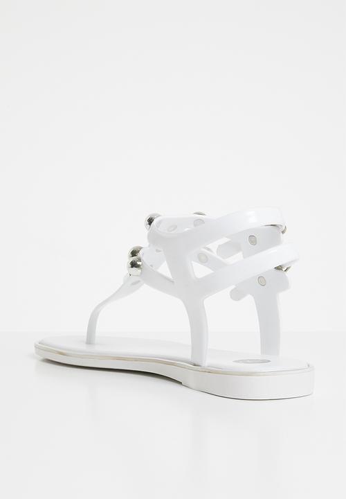 Footwork - Stud detail t-bar sandals - white
