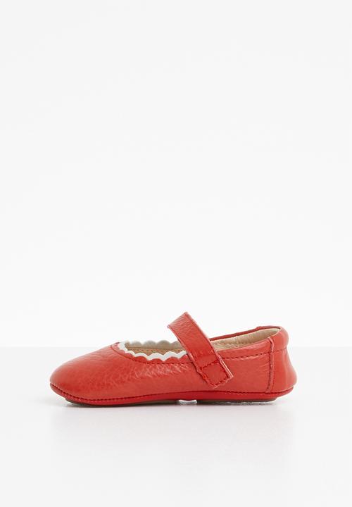 Pop Candy - Scallop edge Mary Jane pump - red