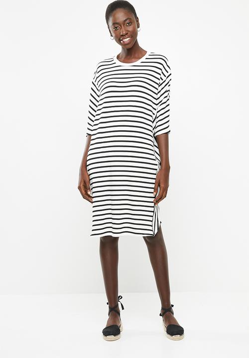 Superbalist - Contrast stripe dolman t-shirt dress - black and white stripe