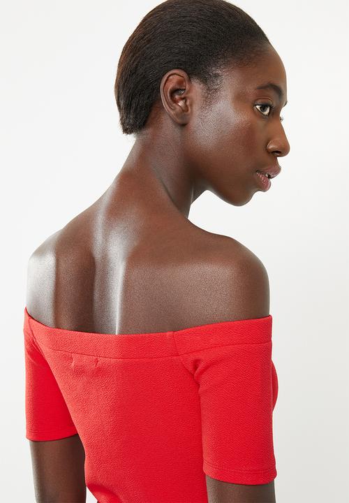 Superbalist - Fitted off the shoulder button through top - red