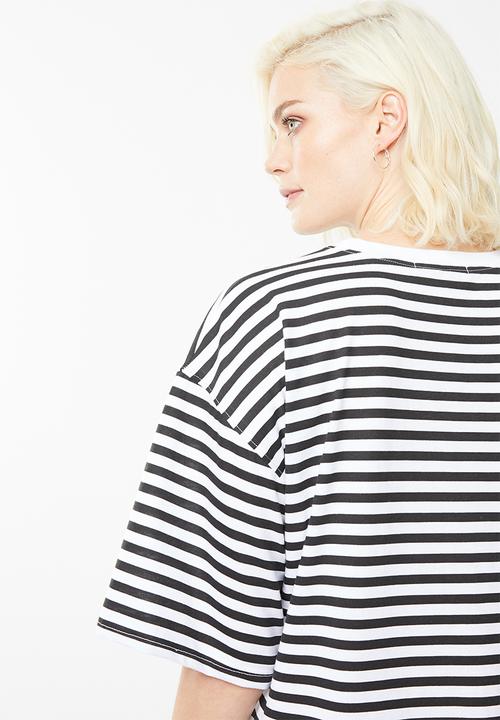 Missguided - Oversized short sleeve stripe hearts t-shirt dress - black