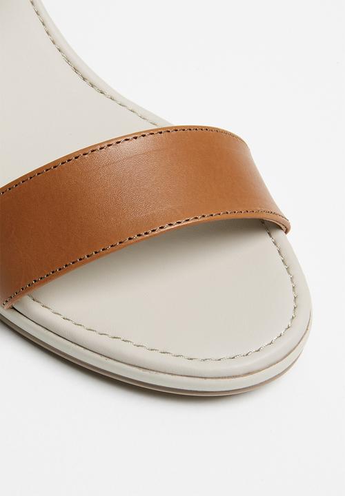 Phelan - Ankle strap leather heels - tan