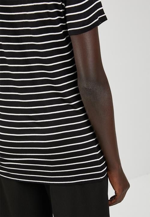edit - Basic V-neck T-shirt - black