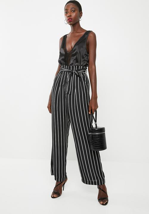 Missguided - Satin and lace plunge v neck bodysuit - black