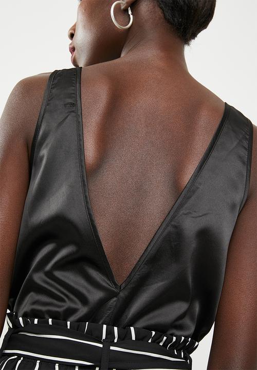 Missguided - Satin and lace plunge v neck bodysuit - black