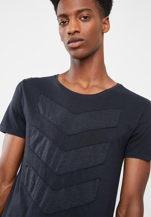 S.P.C.C - Chevron lay-on front panel tee - black