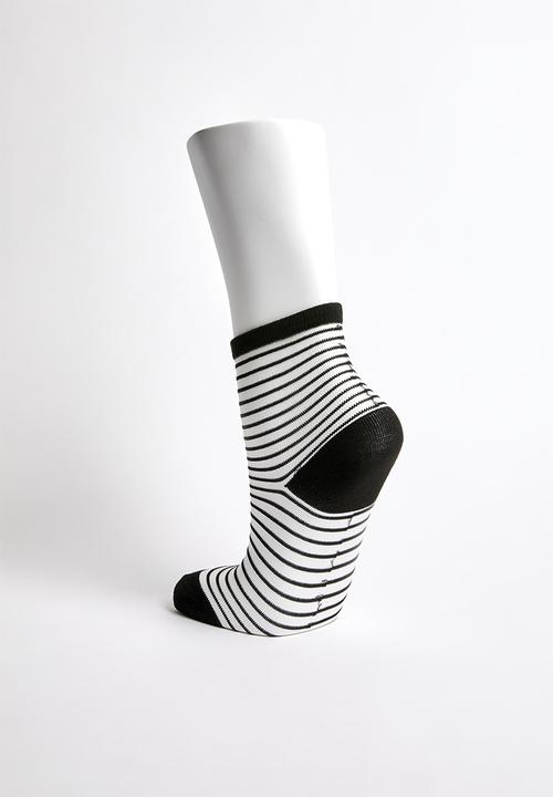 Superbalist - Vertical stripe sheer socks - black 
