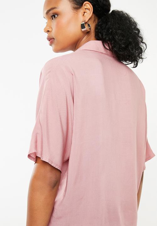 Superbalist - Drop shoulder crop shirt - pink