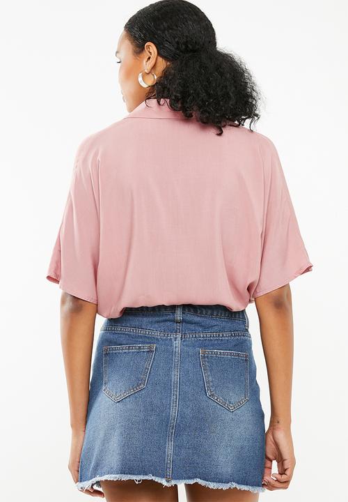 Superbalist - Drop shoulder crop shirt - pink