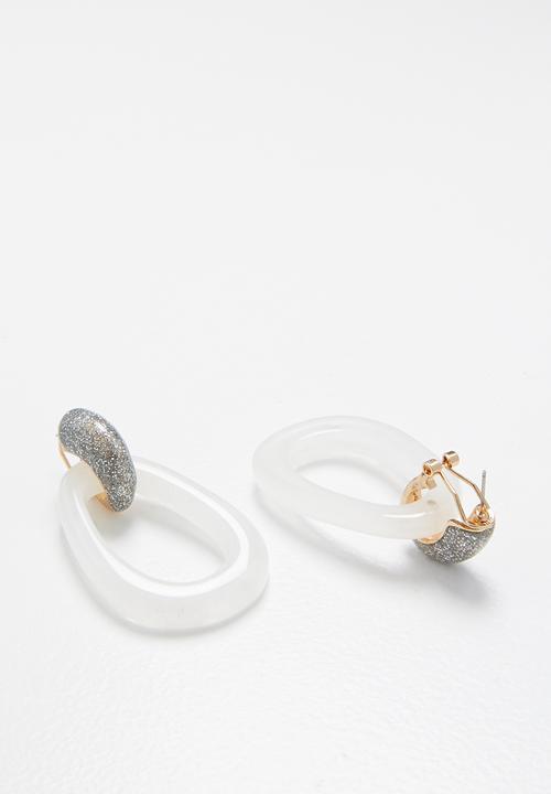 Superbalist - Sadie resin earrings - white & gold 