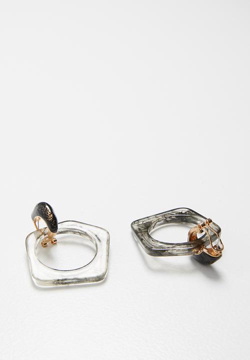 Superbalist - Resin hexagon earrings - black & gold 