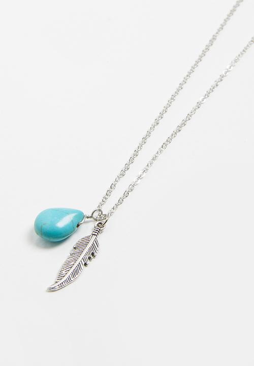 Jewels and Lace - Feather charm necklace - silver