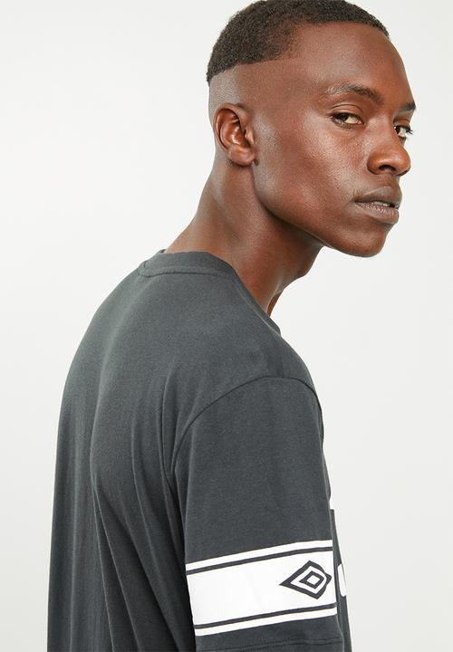 Umbro - Umbro barrier tee - black & white