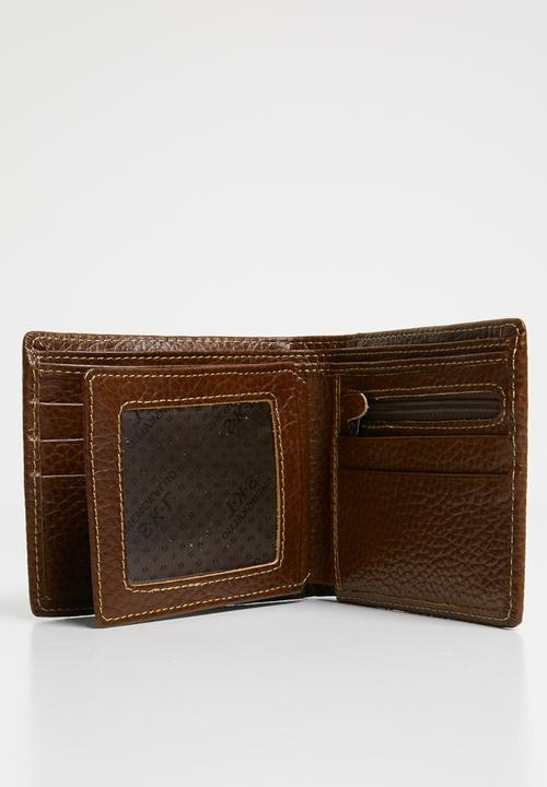 STYLE REPUBLIC - Faux leather bifold wallet - brown