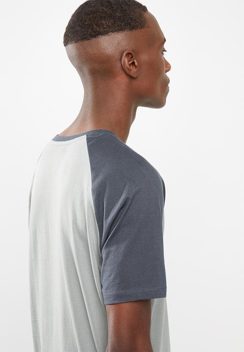 Superbalist - Raglan curved hem tee - mutli