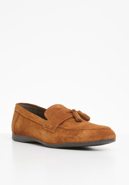 STYLE REPUBLIC - Suede tassel slip-on shoes - tan 