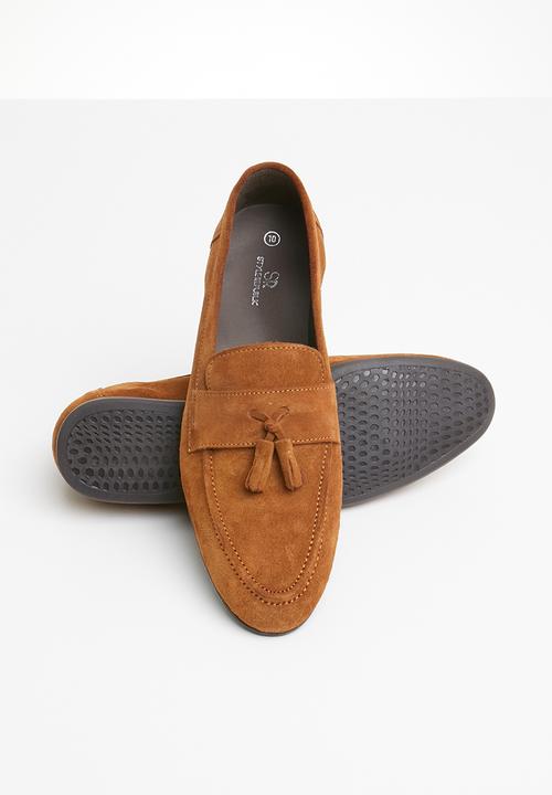 STYLE REPUBLIC - Suede tassel slip-on shoes - tan 