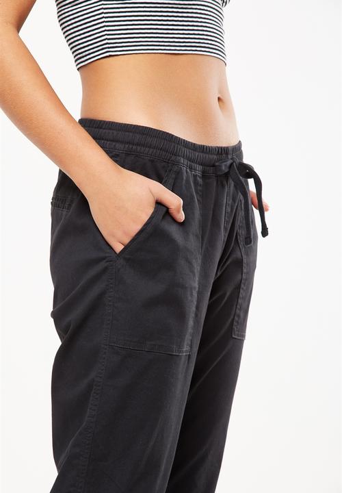 Cotton On - Rolled hem chino - black