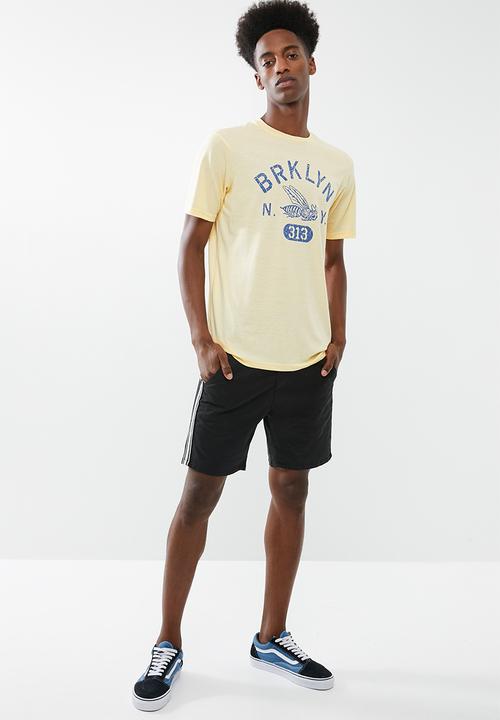 Cotton On - Tbar short sleeve tee 2 - yellow
