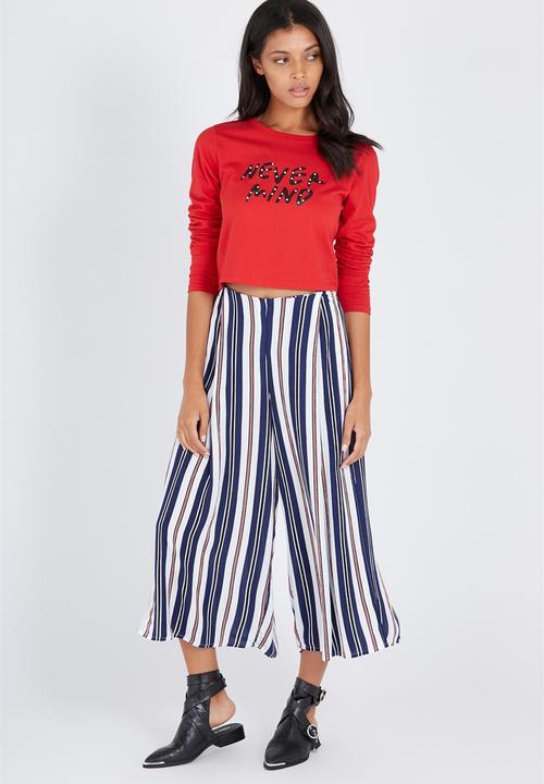 Supré  - printed long sleeve loose crop -red