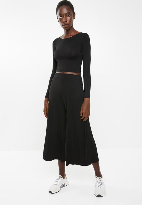 Superbalist - Cropped scoop neck top - black