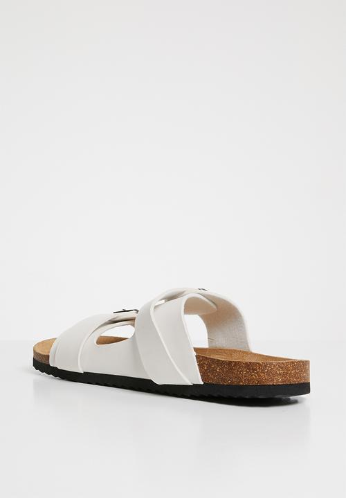 Brave Soul - Anthony strap buckle slider sandals - white