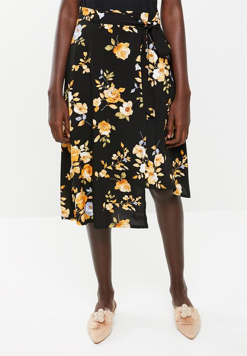 Superbalist - Cut up hem midi skirt - black floral