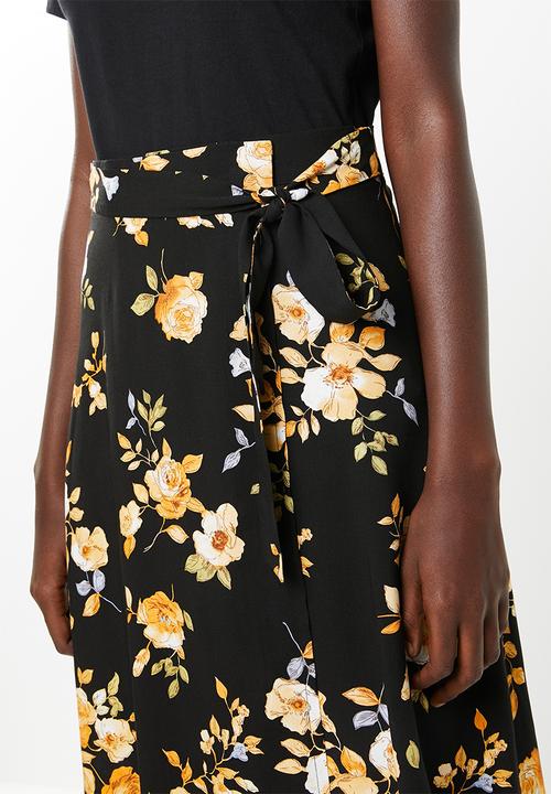 Superbalist - Cut up hem midi skirt - black floral