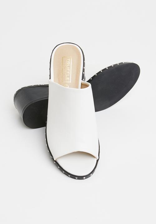 Truffle - Studded heel - white