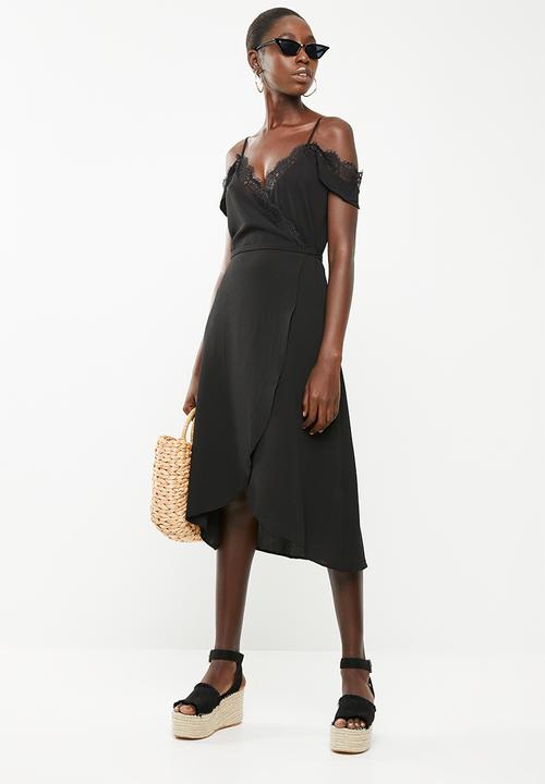 Revenge - Wrap dress with lace neckline - black
