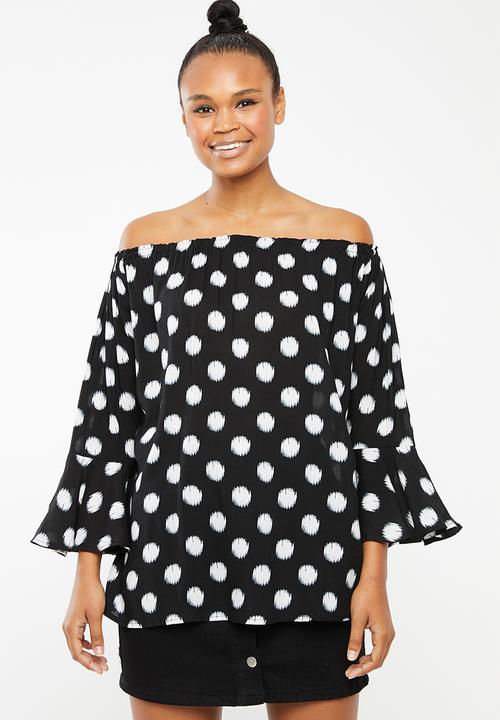 Revenge - Off shoulder polka dot top - black