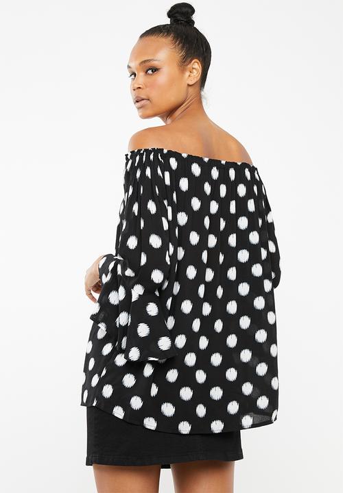 Revenge - Off shoulder polka dot top - black