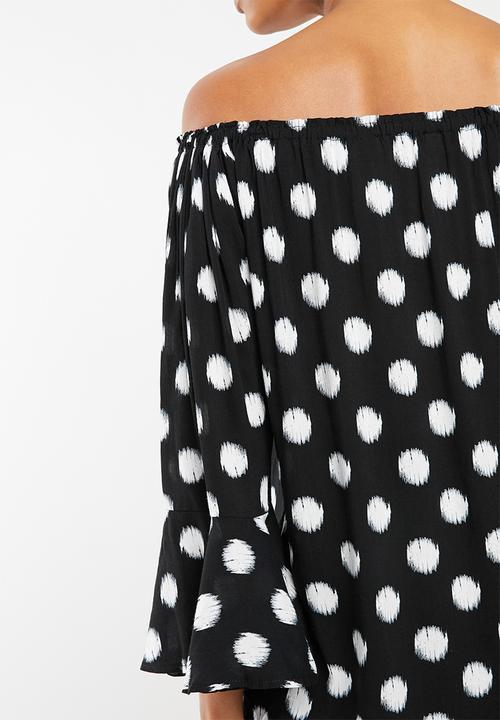 Revenge - Off shoulder polka dot top - black
