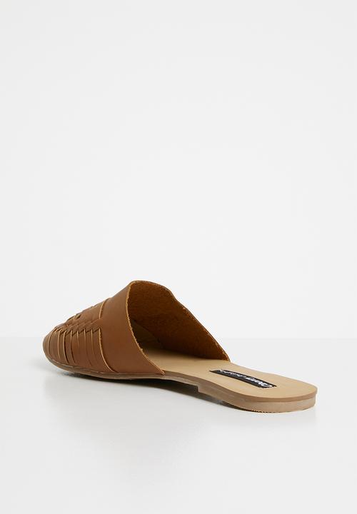 Cherry Collection - Montana woven detail pumps - tan