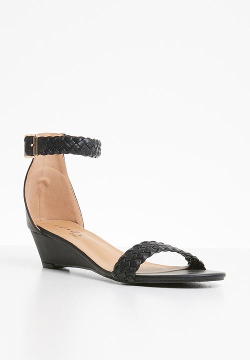 Jada - Ankle strap wedges - black