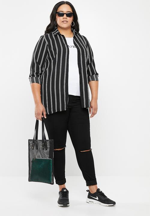 STYLE REPUBLIC PLUS - Longer length shirt - black