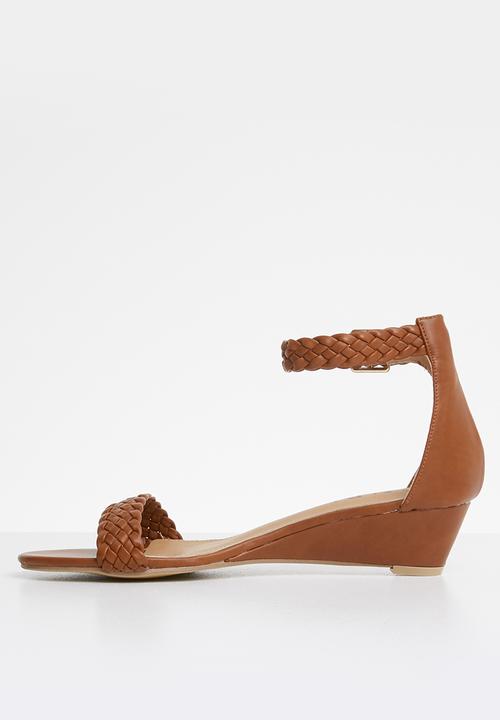 Jada - Ankle strap wedges - tan