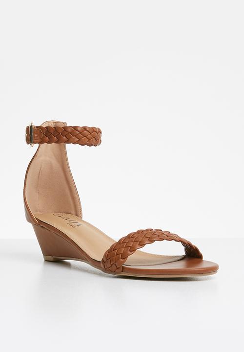 Jada - Ankle strap wedges - tan