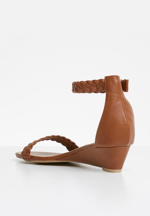 Jada - Ankle strap wedges - tan