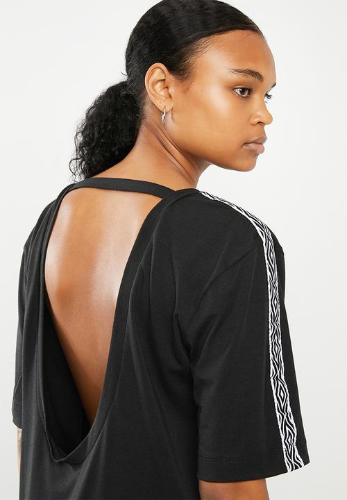 Umbro - Scoop back tee - black