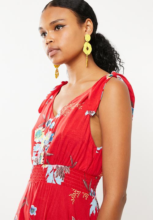 Revenge - Tie strap v neck frilled dress - red