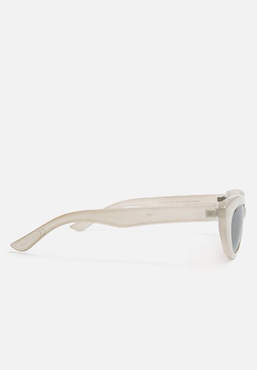 Cotton On - Delilah cat eye sunglasses - grey 