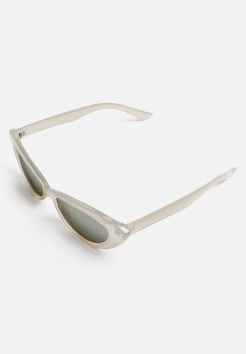 Cotton On - Delilah cat eye sunglasses - grey 