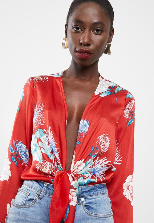 Missguided - Flute sleeve knot front bodysuit - red