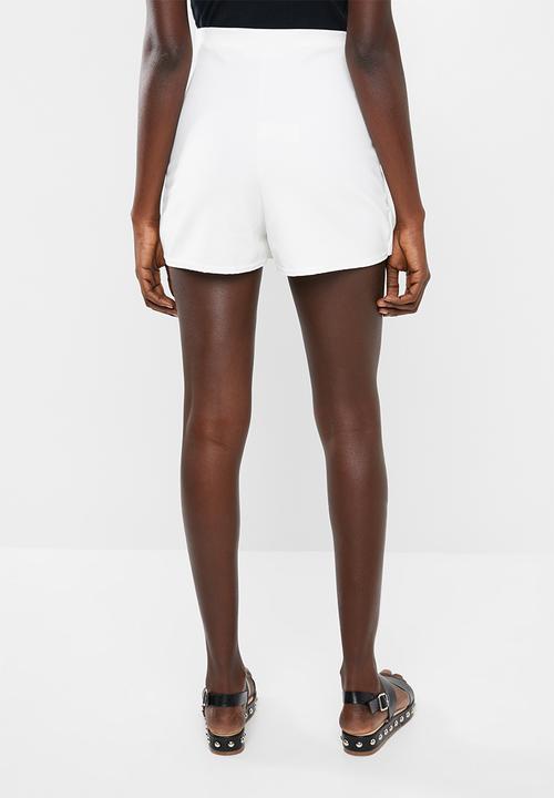 Missguided - Ruffle wrap front skort - white