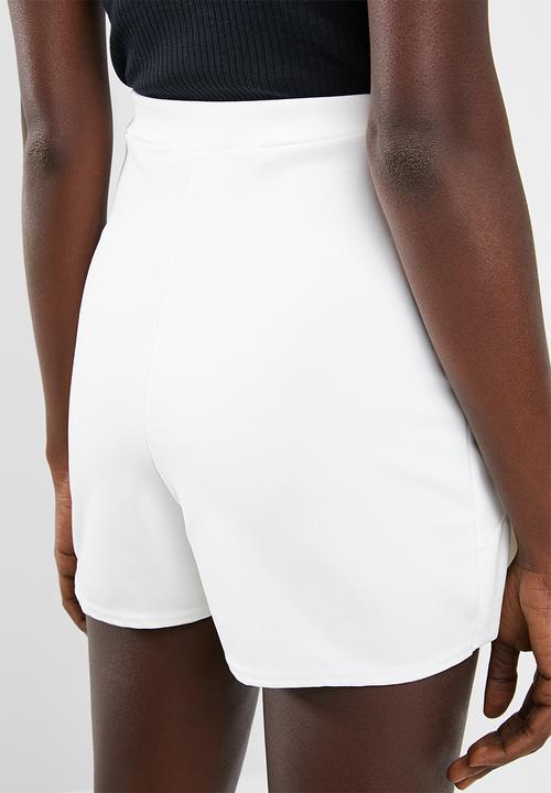 Missguided - Ruffle wrap front skort - white