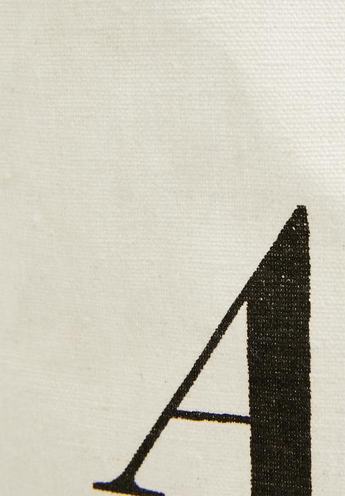 Sixth Floor - Laundry basket - typo