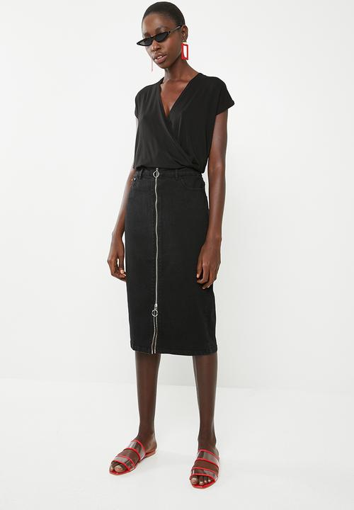 Superbalist - Ruched shoulder wrap back top - black